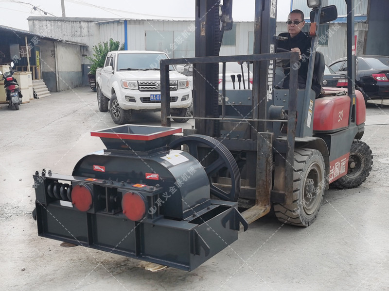 2PG400*250小型對輥破碎機(jī)發(fā)往江蘇連云港破水渣