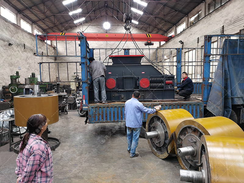 2PG1208大型對輥制砂機設備發(fā)貨 發(fā)往山東